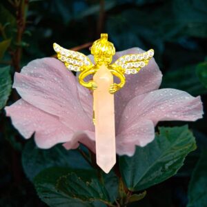 angel-de-metal-con-cuarzo-rosa
