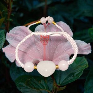 pulsera-rosa-tejida-a-mano-con-cuarzo-rosa