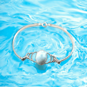 fino-brasalete-en-plata-con-piedra-de-larimar